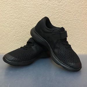 Kids Nike Revolution 4 sneakers size 11c